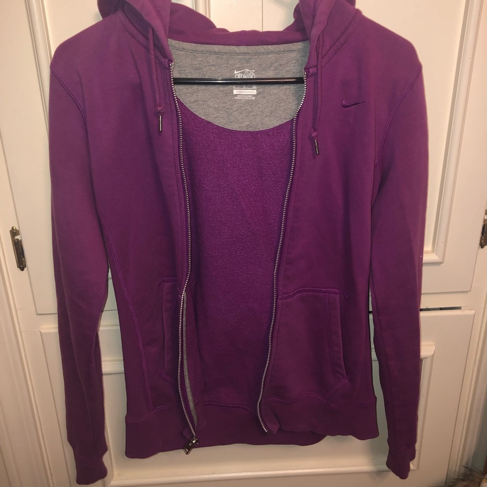 zip up sweatshirt